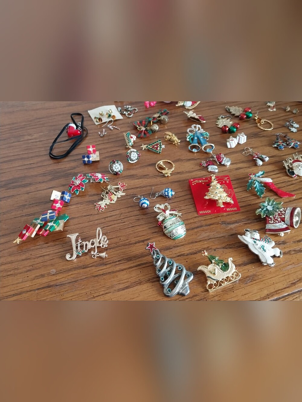 Vintage Christmas Women's Brooch Jeeelry Lot - Picture 9 of 13